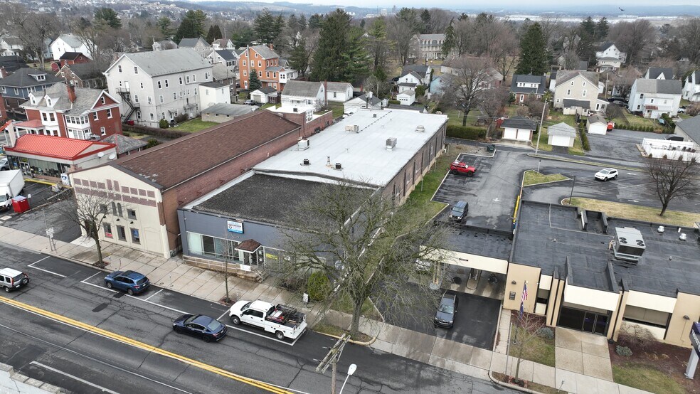 More Photos Of 25 S Broad St, Nazareth Medical For Lease