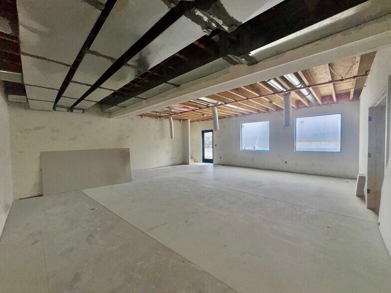 More Photos Of 518-540 S Commerce Dr, Orem Warehouse For Lease