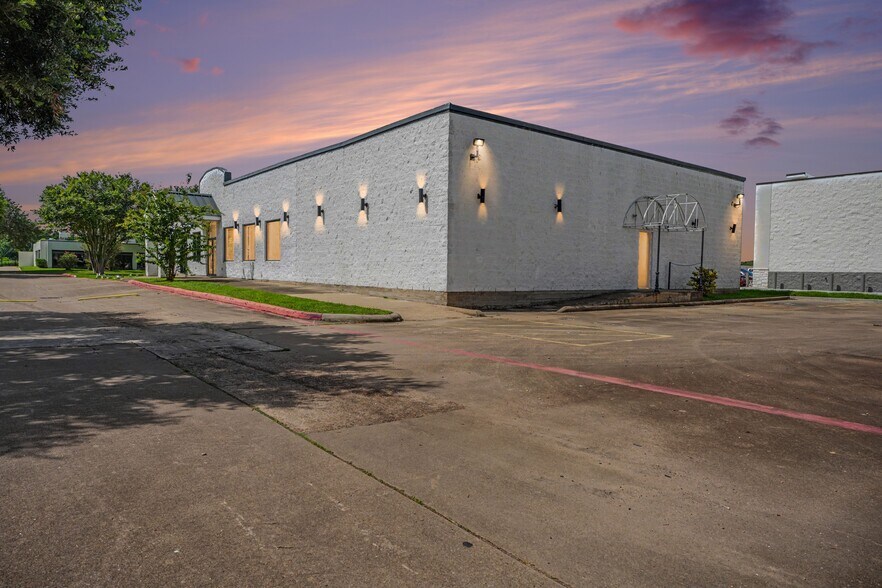 More Photos Of 470 This Way St, Lake Jackson General Retail For Lease