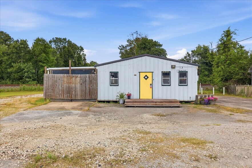 More Photos Of 5720 16th St, Orange Flex For Sale
