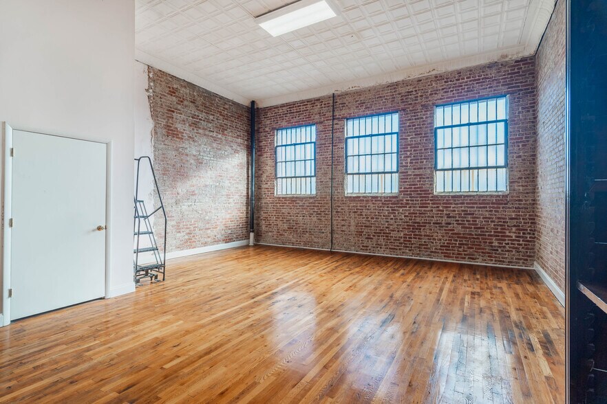 More Photos Of 110 E Main St, Union Storefront Retail Office For Lease