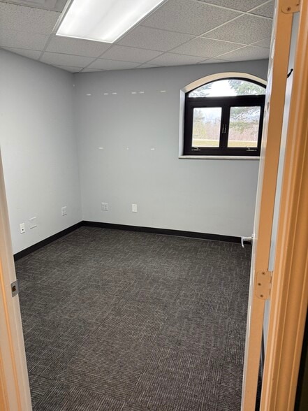 More Photos Of 8285 S Saginaw St, Grand Blanc Office For Lease