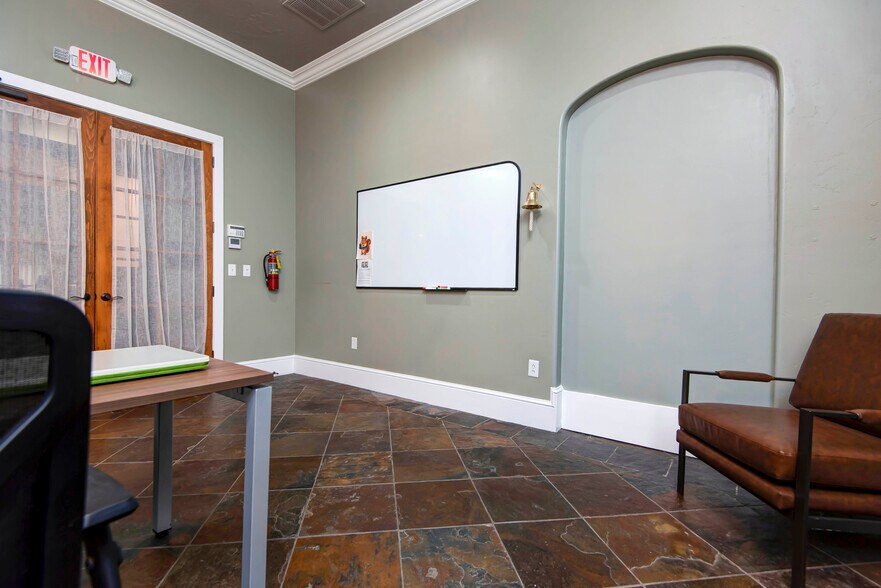 More Photos Of 1531 E Bradford Pky, Springfield Medical For Sale