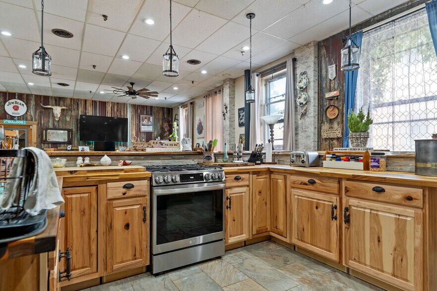 More Photos Of 109-111 Green St, Herkimer Office For Sale