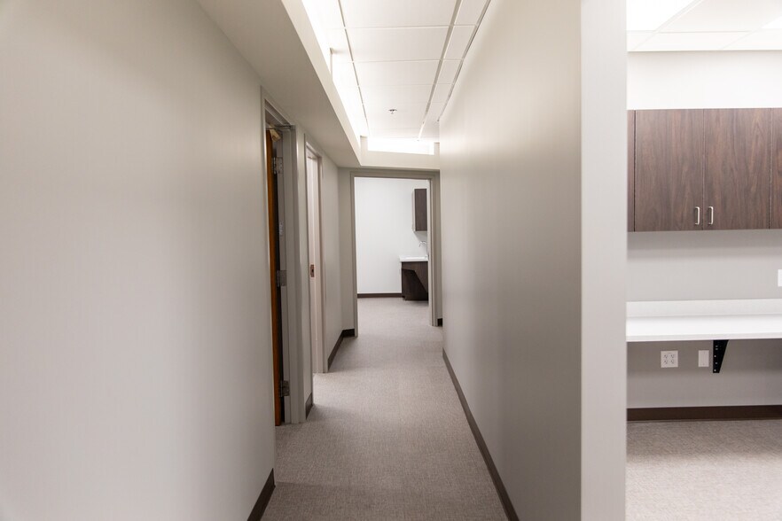 More Photos Of 17030 Lakeside Hills Plz, Omaha Medical For Lease