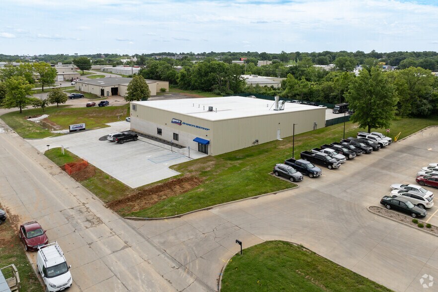 More Photos Of 1510 Progress West Ln, O'Fallon Industrial For Lease