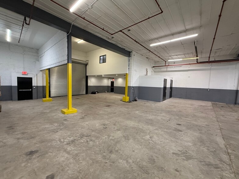 More Photos Of 450 Timpson Pl, Bronx Warehouse For Lease