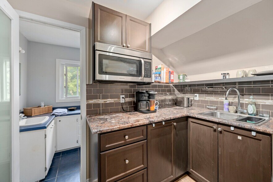 More Photos Of 227 Colborne St, Port Stanle Office For Sale