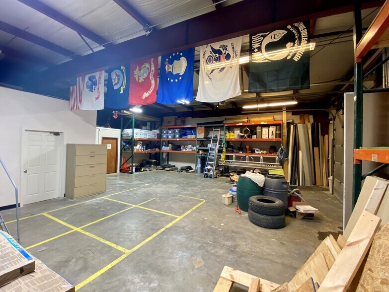 More Photos Of 400-460 Fame Rd, Dayton Light Distribution For Lease