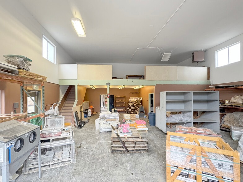 More Photos Of 3368 E Hwy 101, Port Angeles Showroom For Sale