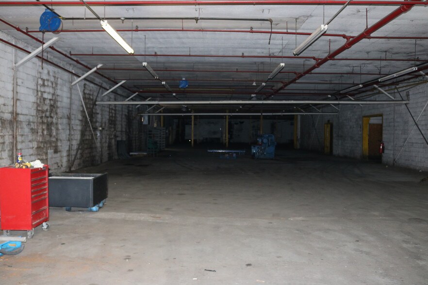 More Photos Of 2415 Lusk St, Guntersville Warehouse For Lease