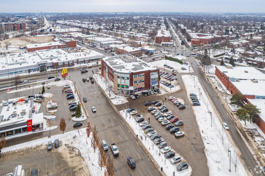 More Photos Of 1361-1365 Av Beaumont, Mt Royal Storefront Retail Office For Lease