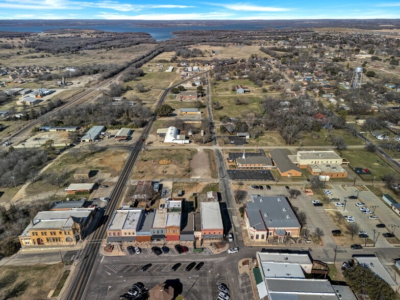 More Photos Of 106 W Main St, Pilot Point Storefront For Sale
