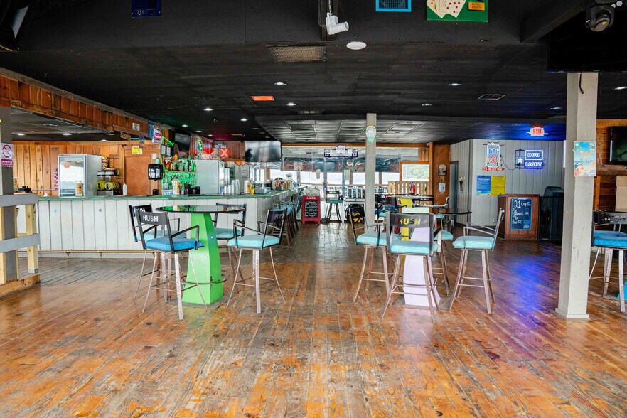 More Photos Of 371 Navaho Trl, Onalaska Hotel For Sale