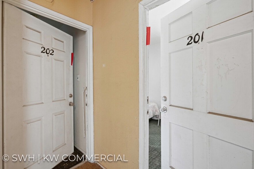 More Photos Of 130 Kern St, Taft Hotel For Sale