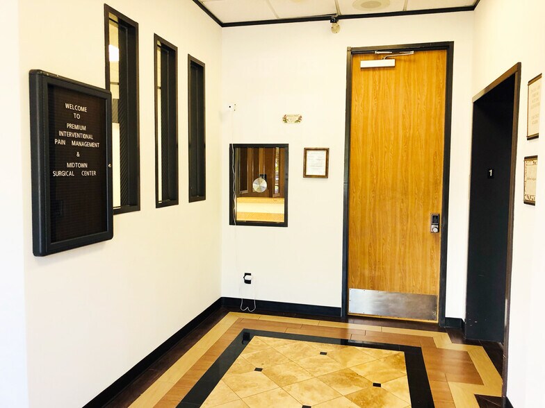 More Photos Of 2105 Jackson St, Houston Office For Lease