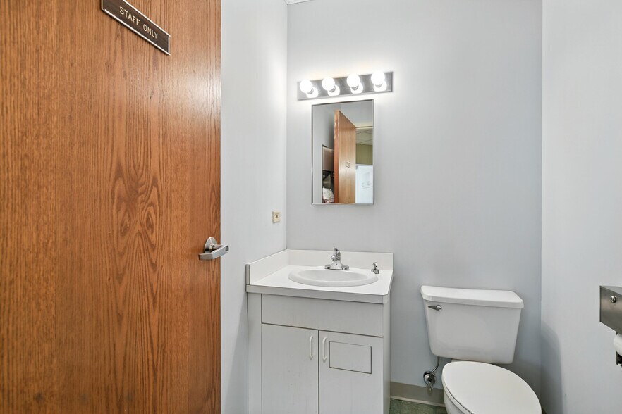 More Photos Of 3 Northwestern Dr, Bloomfield Medical For Lease