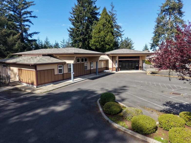 More Photos Of 2645 N 17th St, Coos Bay Medical For Sale