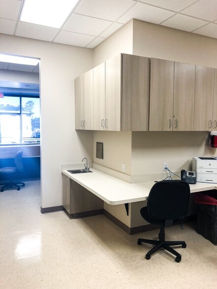 More Photos Of 3445 Bannerman Rd, Tallahassee Medical For Lease