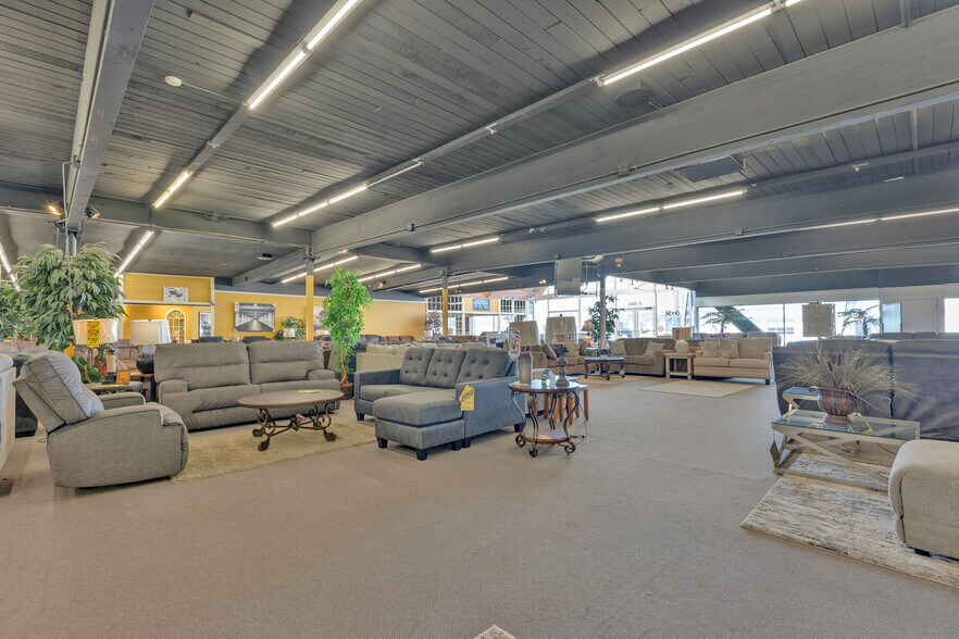 More Photos Of 6416 E Sprague Ave, Spokane Valley Freestanding For Sale