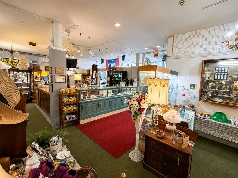 More Photos Of 123 S Union St, Traverse City Freestanding For Sale