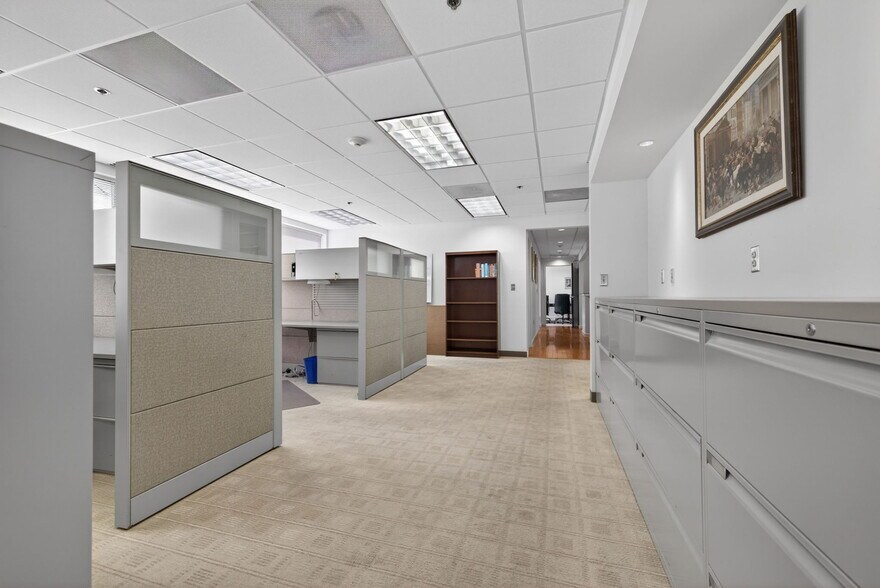 More Photos Of 450 Lexington St, Auburndale Office For Sale