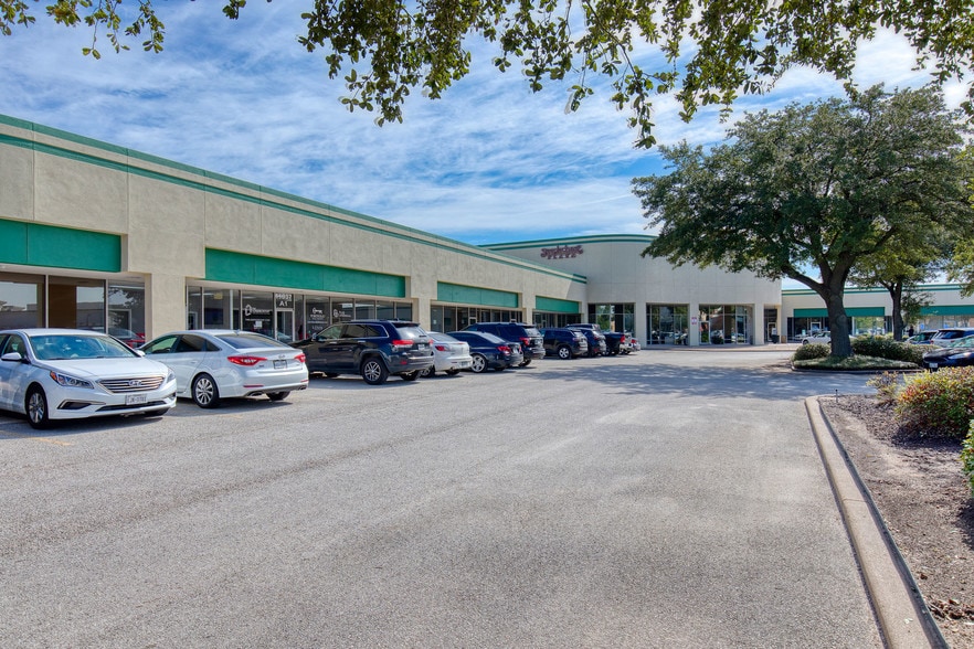 More Photos Of 11037 W FM-1960, Houston Unknown For Lease