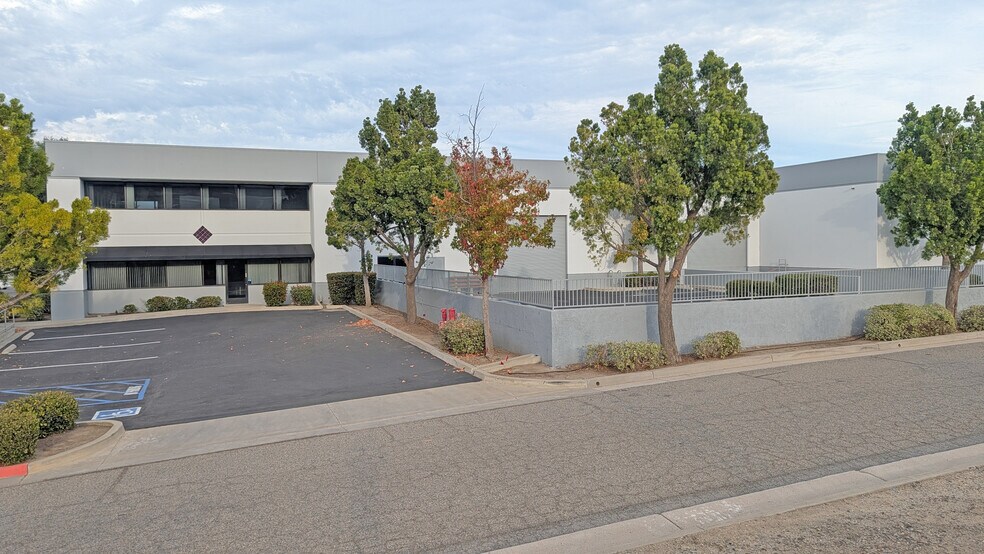 More Photos Of 42445 Avenida Alvarado, Temecula Warehouse For Lease