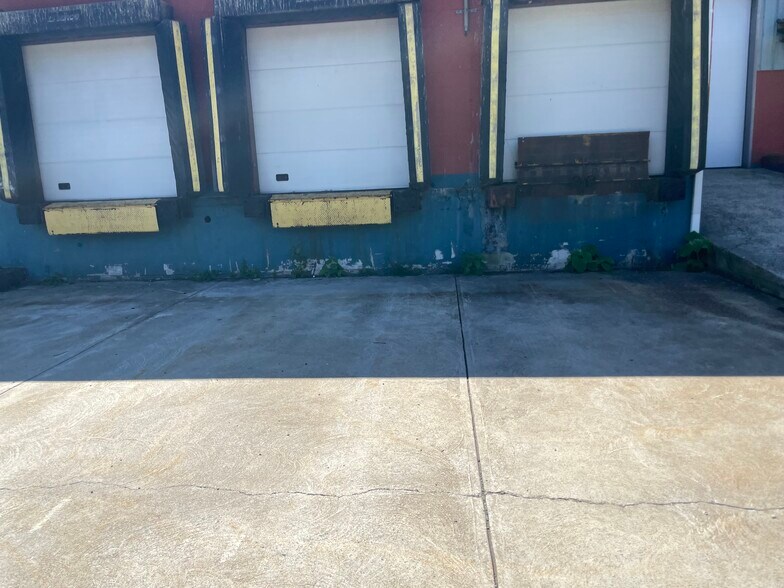 More Photos Of 4865 Arthur Kill Rd, Staten Island Warehouse For Lease