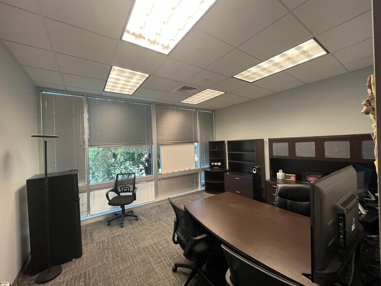 More Photos Of 5701 W Talavi Blvd, Glendale Office For Lease