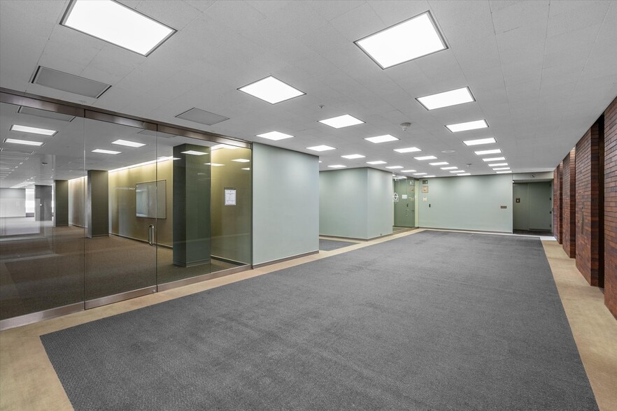 More Photos Of 400 Texas St, Shreveport Office For Sale
