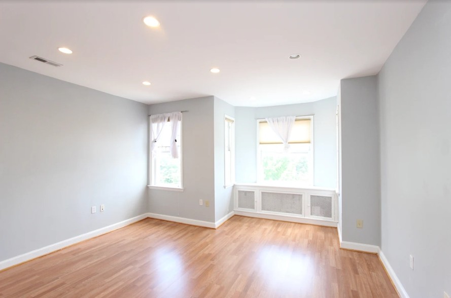 More Photos Of 303 Massachusetts Ave NE, Washington Office For Sale