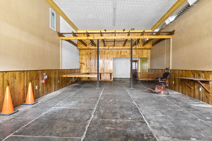 More Photos Of 209 N Jefferson Ave, Mount Pleasant Storefront For Sale