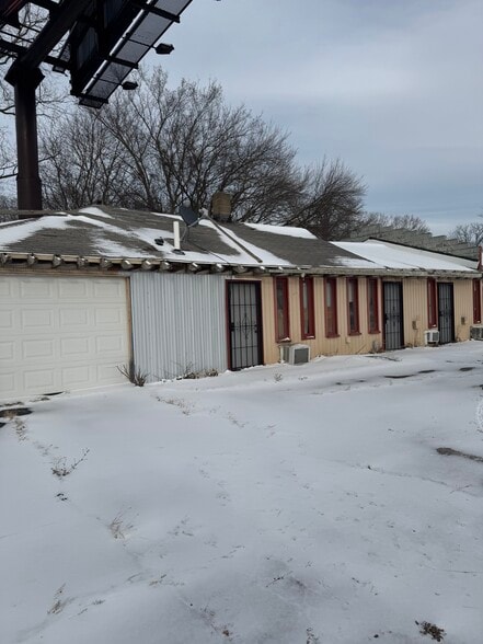 Primary Photo Of 1175 E Napier Ave, Benton Harbor Flex For Sale