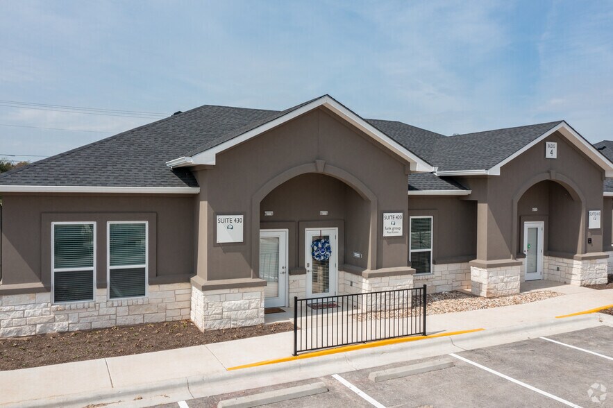 More Photos Of 660 S Bagdad Rd, Leander Office For Sale