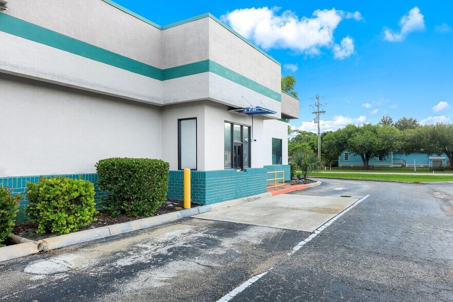 More Photos Of 10493 Stringfellow Rd, Saint James City Storefront Retail Office For Sale