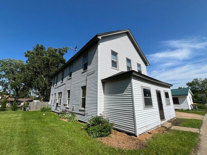 More Photos Of 1040 7th Ave, Baldwin Apartments For Sale