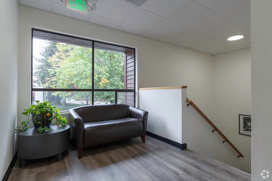 More Photos Of 8755 SW Citizens Dr, Wilsonville Office For Lease