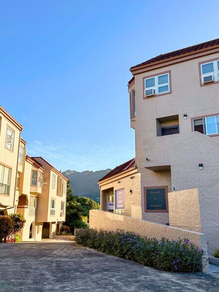 Primary Photo Of 2830 Kaonawai Pl, Honolulu Office For Sale