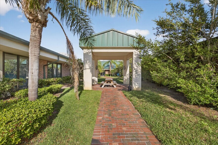 More Photos Of 14141 46th St N, Clearwater Medical For Sale