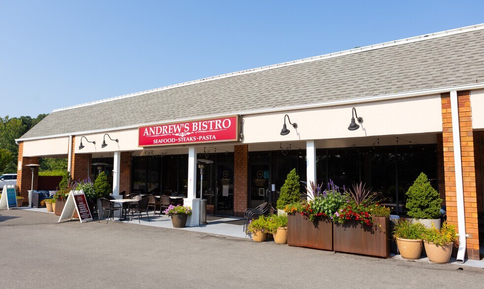 More Photos Of 3751 Mendon Rd, Cumberland Unknown For Lease