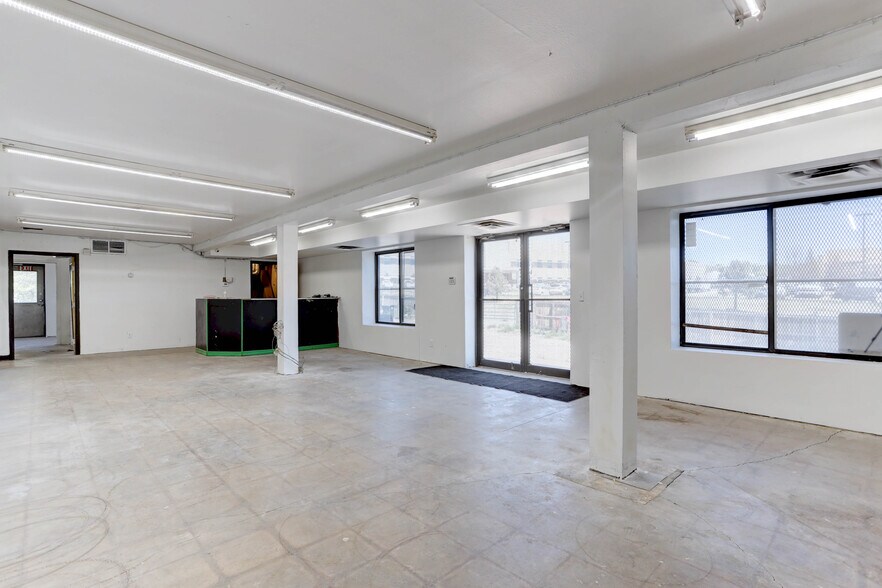More Photos Of 1210 S El Paso St, Colorado Springs Warehouse For Lease