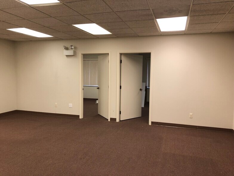 More Photos Of 632 N 1st Bank Dr, Palatine Medical For Lease