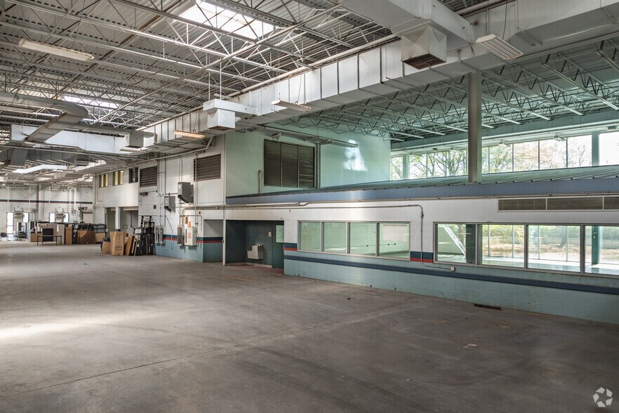 More Photos Of 5300 Crosswind Dr, Columbus Manufacturing For Sale
