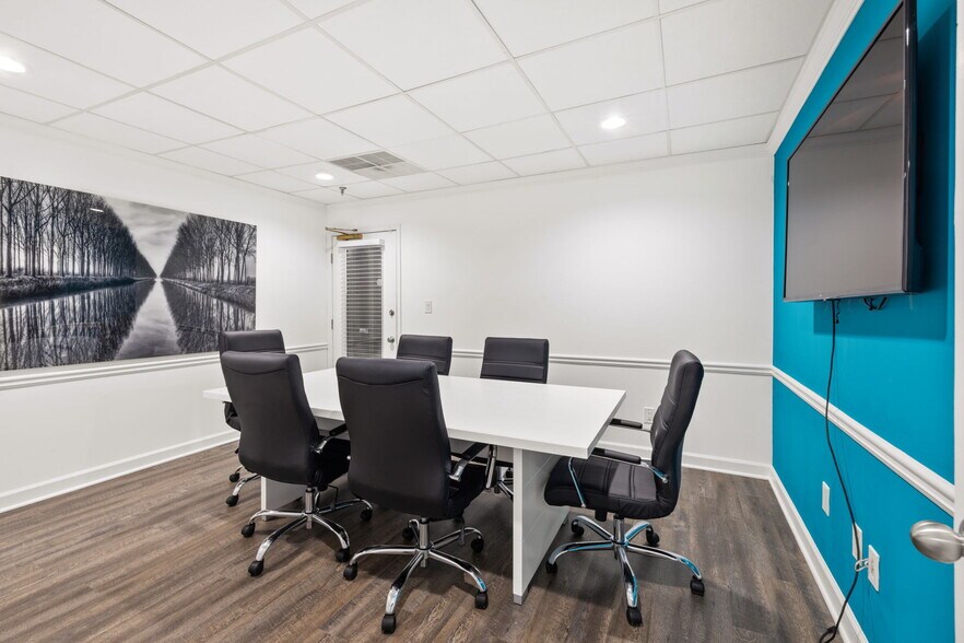 More Photos Of 425 E Crossville Rd, Roswell Office For Sale