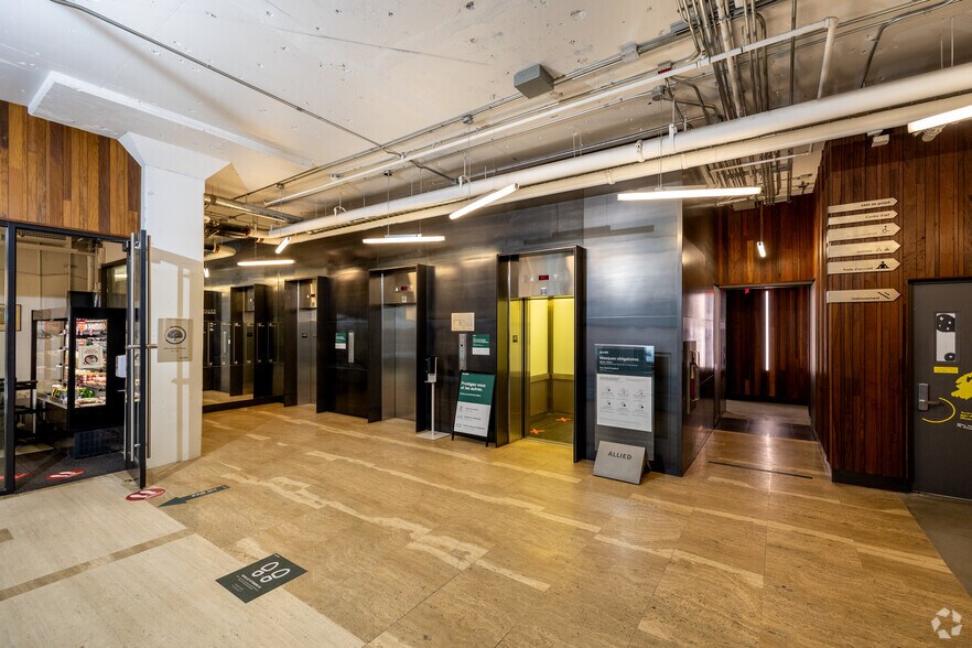 More Photos Of 5445 Av De Gaspé, Montréal Office For Lease