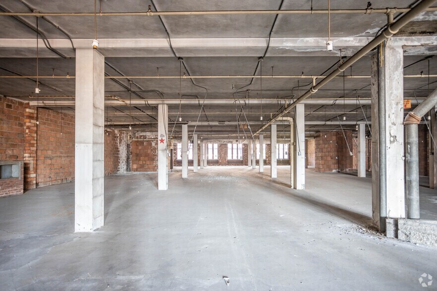 More Photos Of 17-21 N Pearl St, Albany Office For Sale