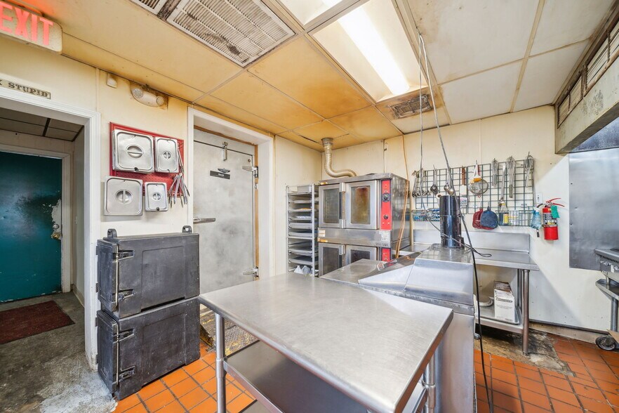 More Photos Of 319 E Illinois Ave, Vinita Restaurant For Sale