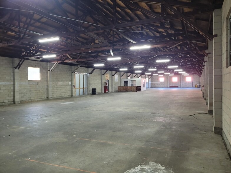 More Photos Of 705 Mabry St, Tallahassee Warehouse For Lease
