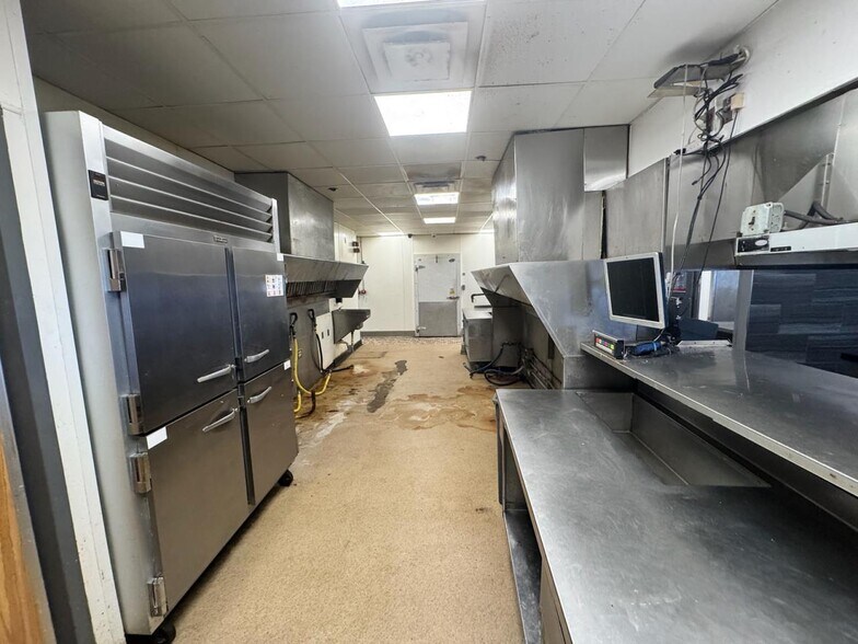 More Photos Of 1285 N High St, Hillsboro Restaurant For Sale